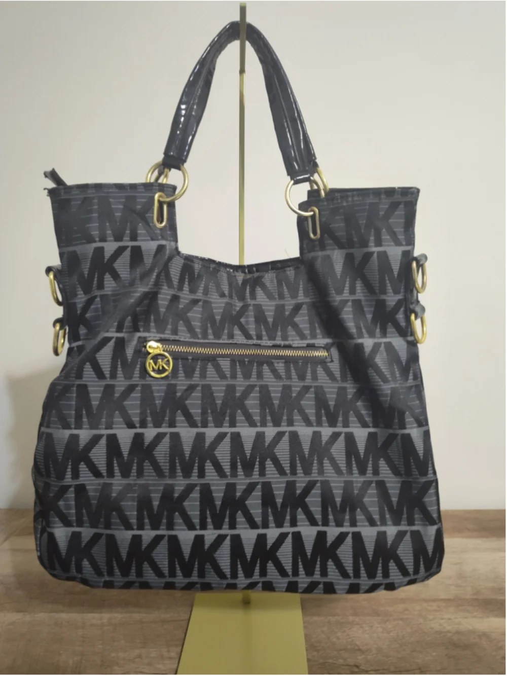 Women's Michael Kors Tote Bag One Size Black Gold